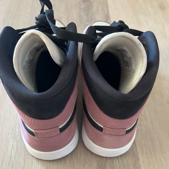 WOMANS AIR JORDAN SIZE 8.5 MAUVE GENTLY USED - Picture 3 of 7